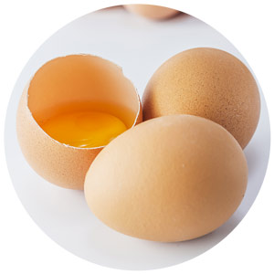 Alimenti che fanno bene ai capelli: uova